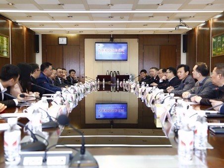 深圳人生就是博集团和湖北宜化集团签署投资相助协议